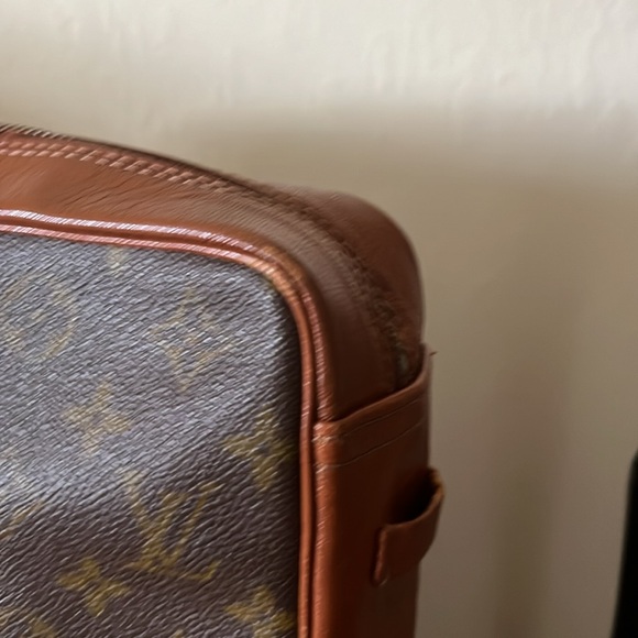 Vintage Louis Vuitton rectangular crossbody, strap missing, zipper separation - Picture 9 of 15